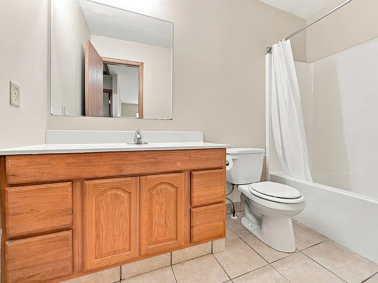 2264 Y St #1 — Photo 9
