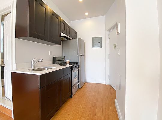 3rd image of 179 Mulberry St APT 16