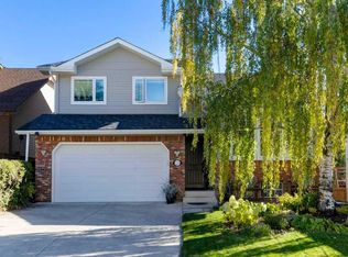 20 W Strathlorne Cres SW, Calgary, AB T3H 1M8
