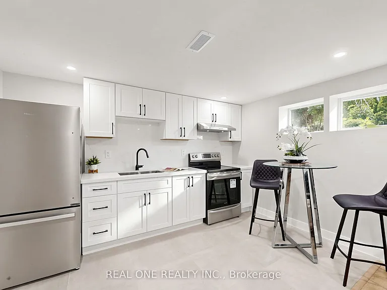 49 Bayview Pkwy #BASEMENT — Photo 11