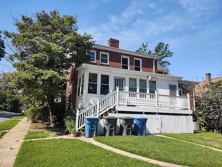 400 Wiley Ave #B — Photo 3