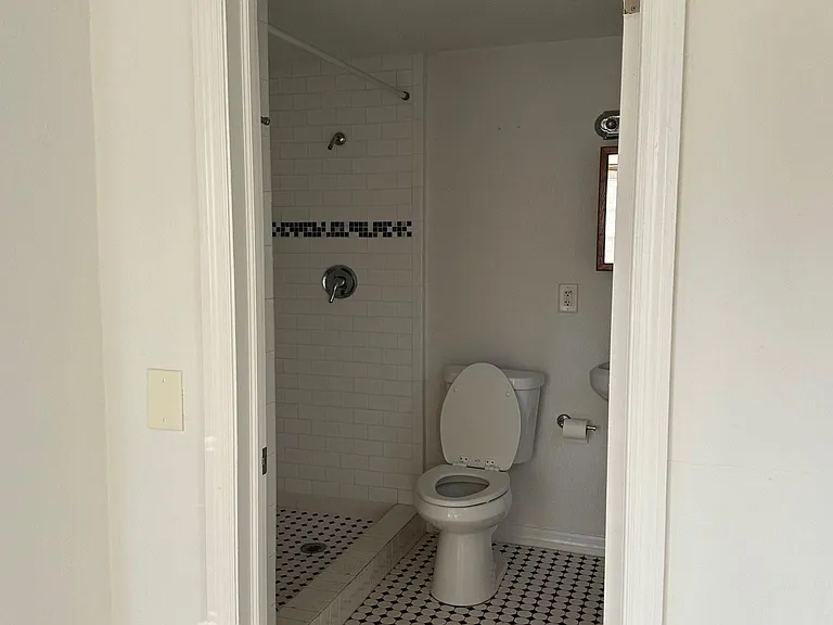 919 N Grandview Ave #5 — Photo 9