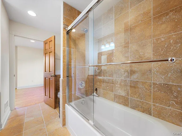 1403 Kings Hwy — Photo 23