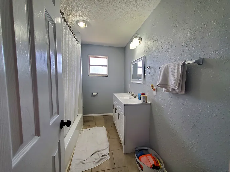909 Howard St — Photo 14