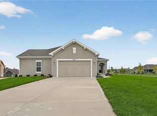 8218 Aurora St, Lenexa, KS 66220