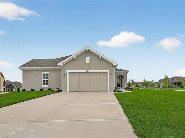 8218 Aurora St, Lenexa, KS 66220