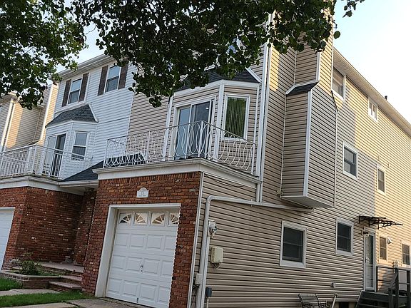 4th image of 658 Travis Ave