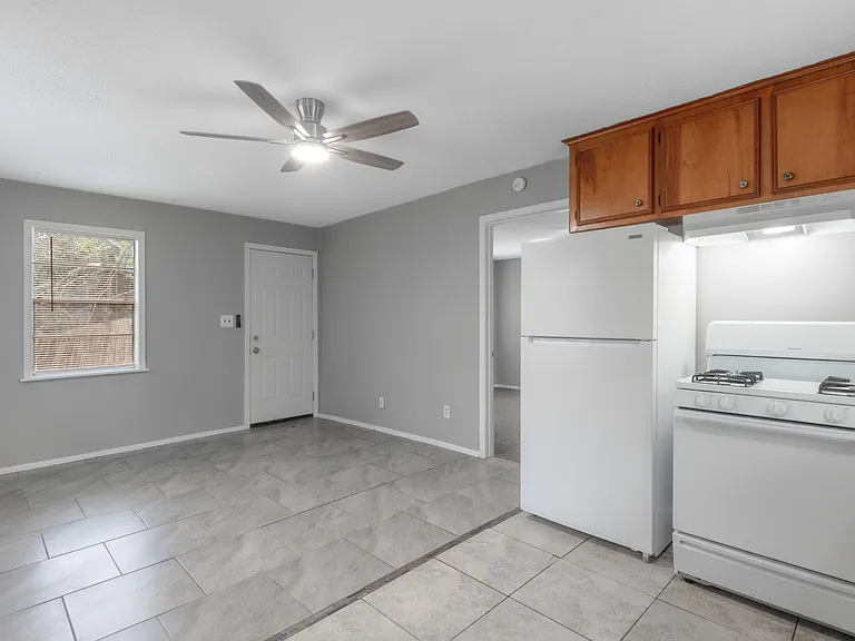 700 Gray St — Photo 3