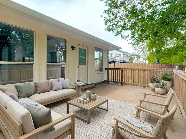 11209 Avering Ln — Photo 17