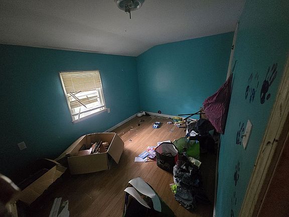 4th image of 9126 Hofert Rd