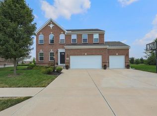 9435 Oak Brook Dr, Centerville, OH 45458