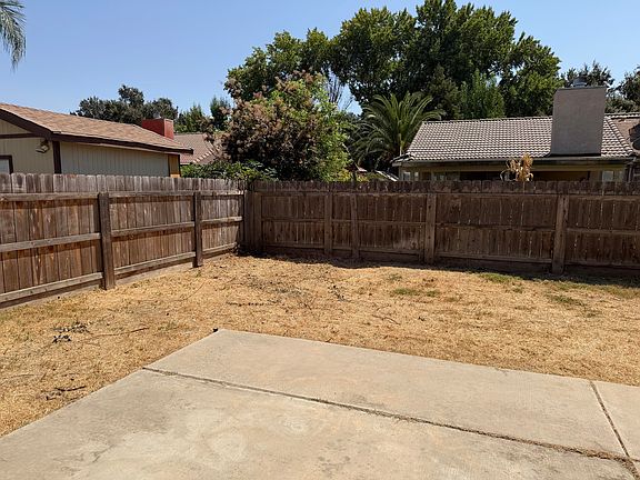 3rd image of 2419 E Oak Avenue