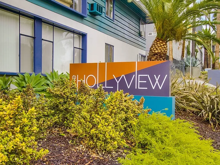 Hollyview Apartments — Photo 16