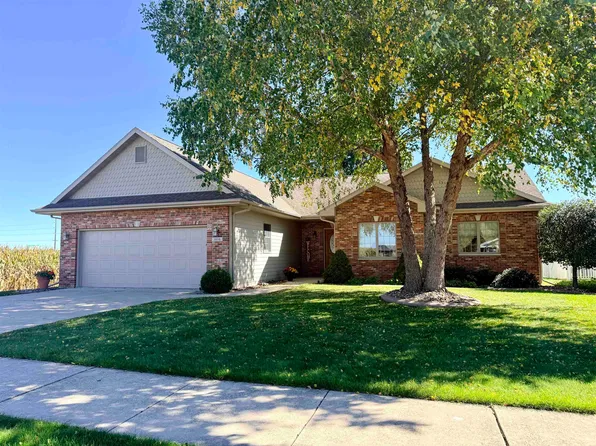 1616 Honeysuckle Ln, Janesville, WI 53546