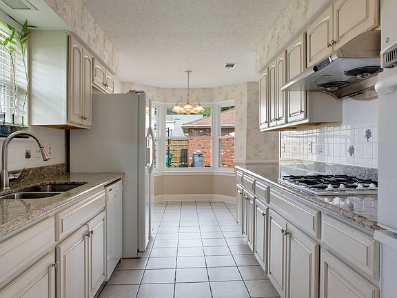 4th image of 2713 Taft Park