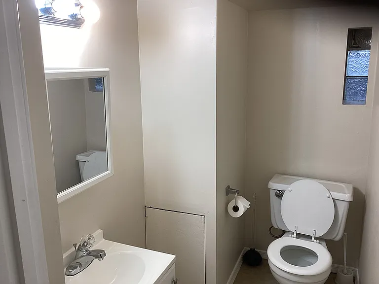 115 W Washington Ln — Photo 11
