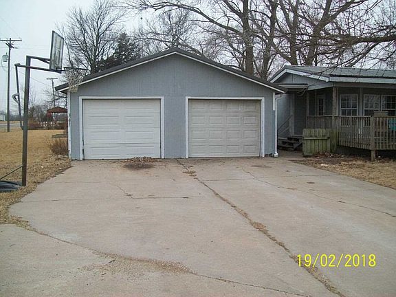 5th image of 221 E Beaman St