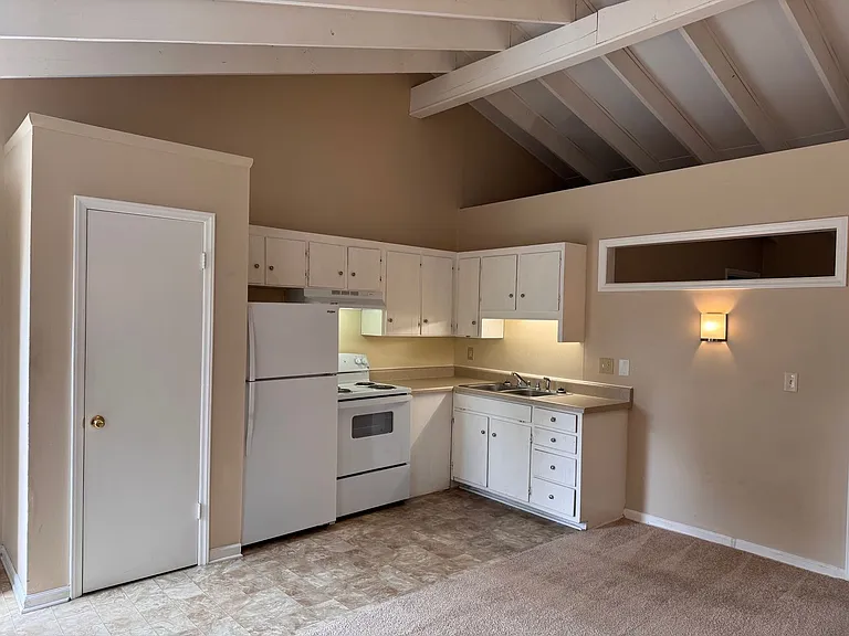445 City View St — Photo 11