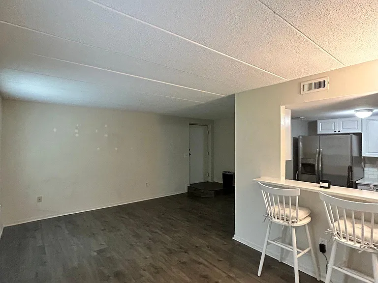644 Newbridge Ct — Photo 6