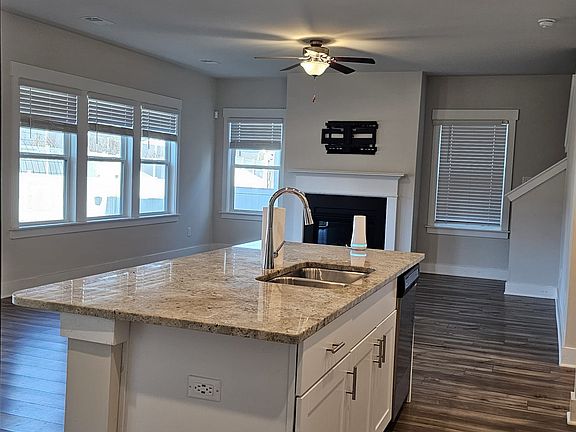 3rd image of 558 Laxton Rd