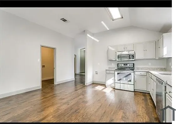 338 Dakota Dr — Photo 3