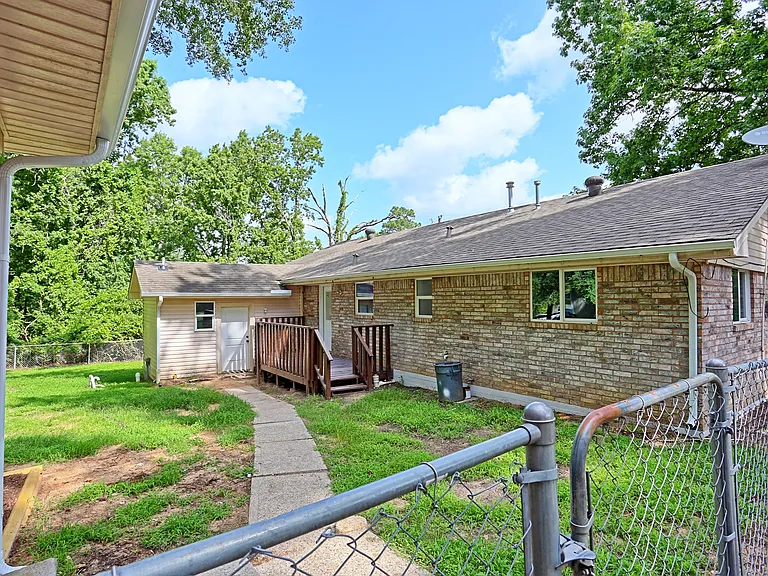 704 Natchez River Cir — Photo 37
