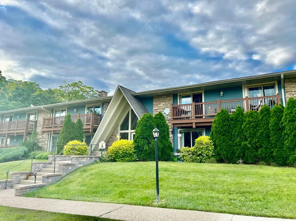 300A Opatrny Dr #210, Fox River Grove, IL 60021