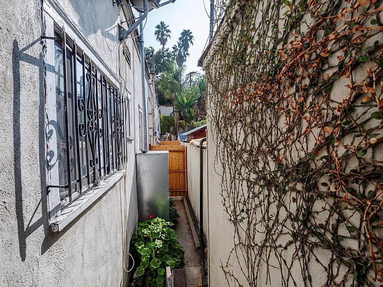 1410 Micheltorena St #1/4 — Photo 21