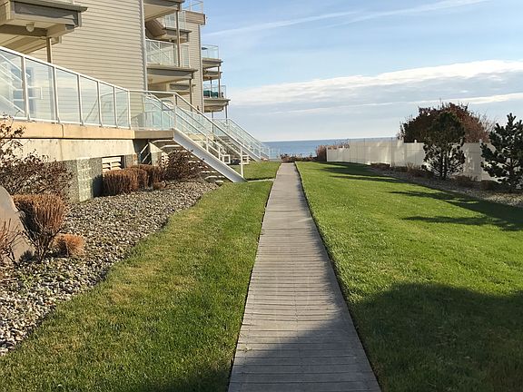 Path to private beach