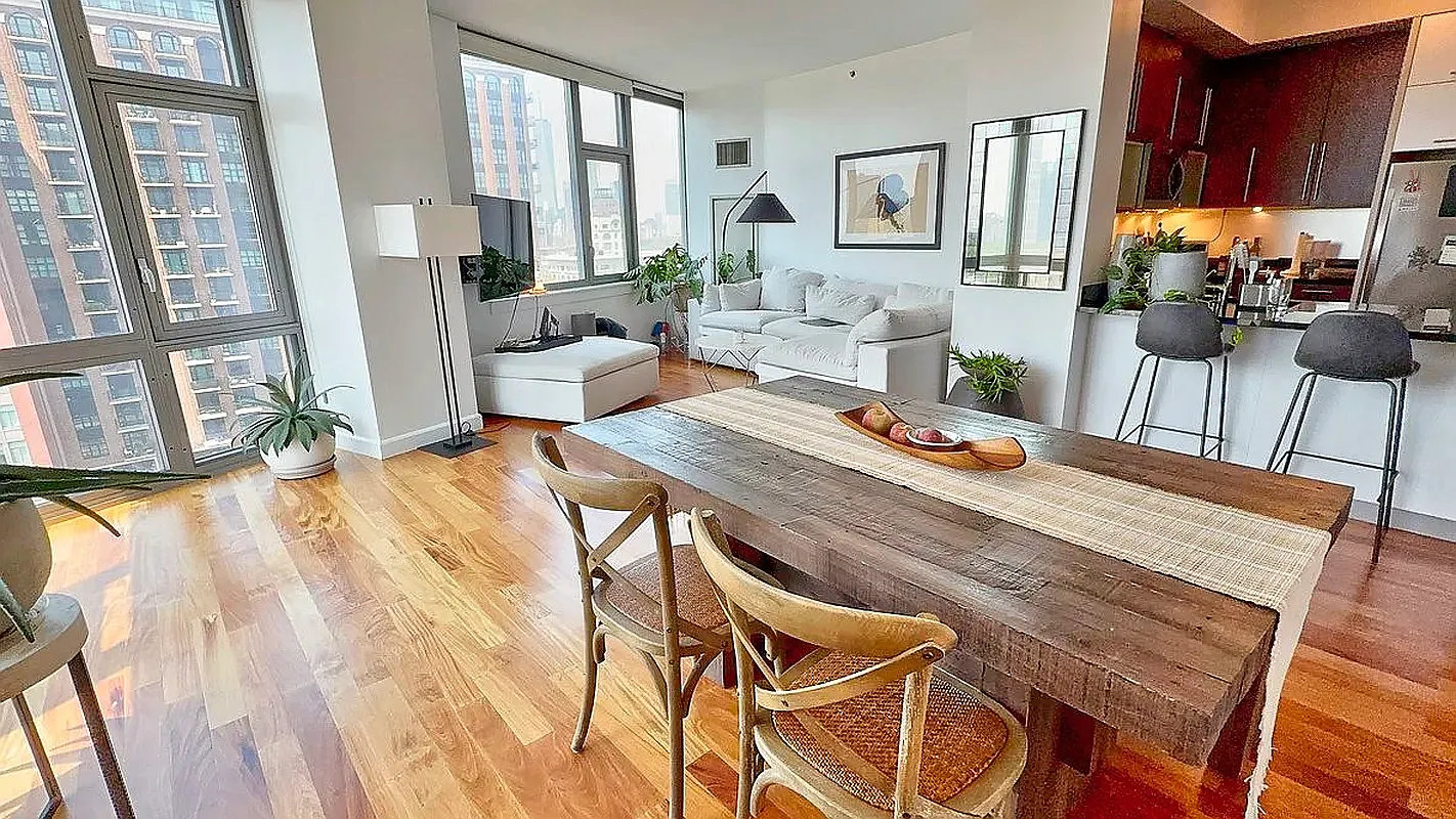 100 Jay St — Photo 1