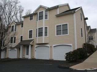 22 Parkwoods Dr, Norwich, CT 06360