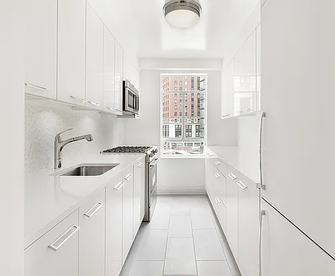 Rented by Central Park South Associates | media 7