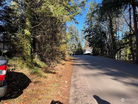 3rd image of 17533 Clear Lake Boulevard SE