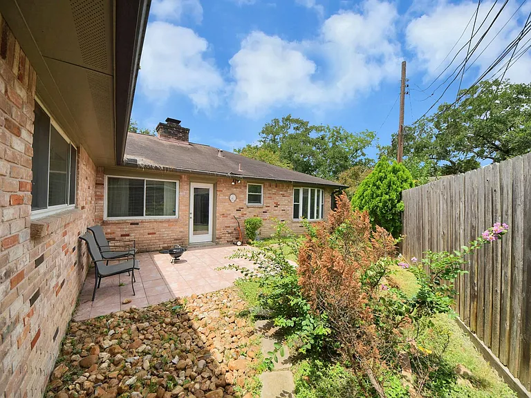 5954 Beaudry Dr — Photo 37
