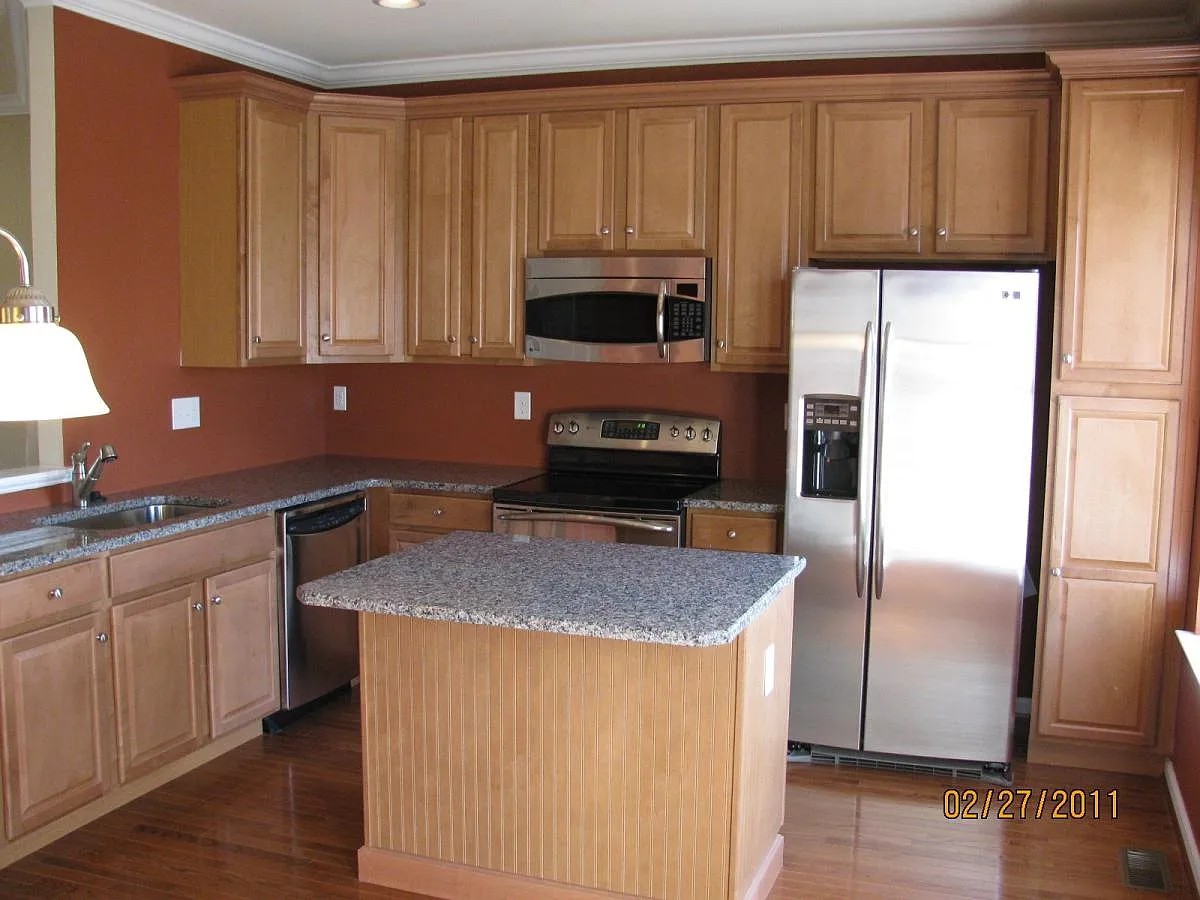 4 bed, 3.5 bath, 2100 sqft, $2,775 — Photo 2