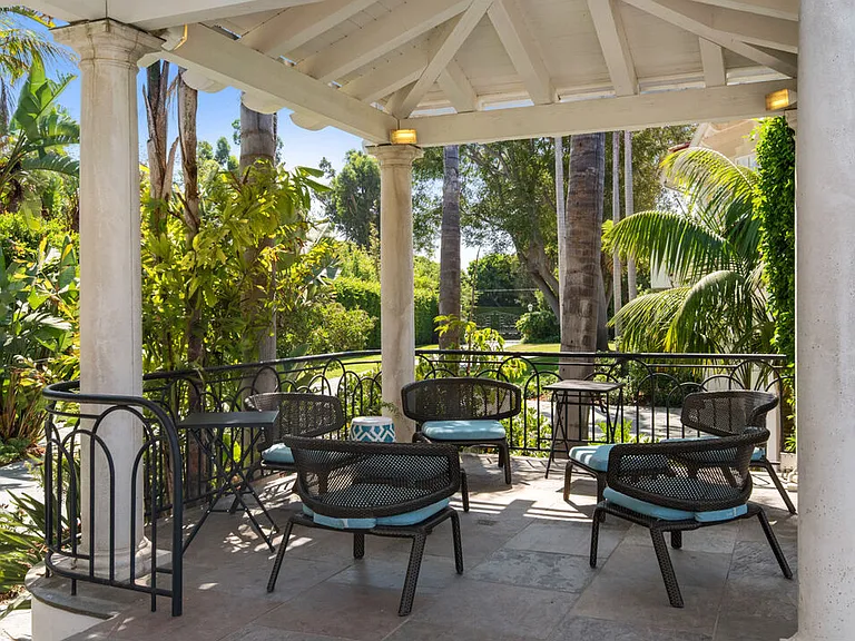28899 Cliffside Dr — Photo 40