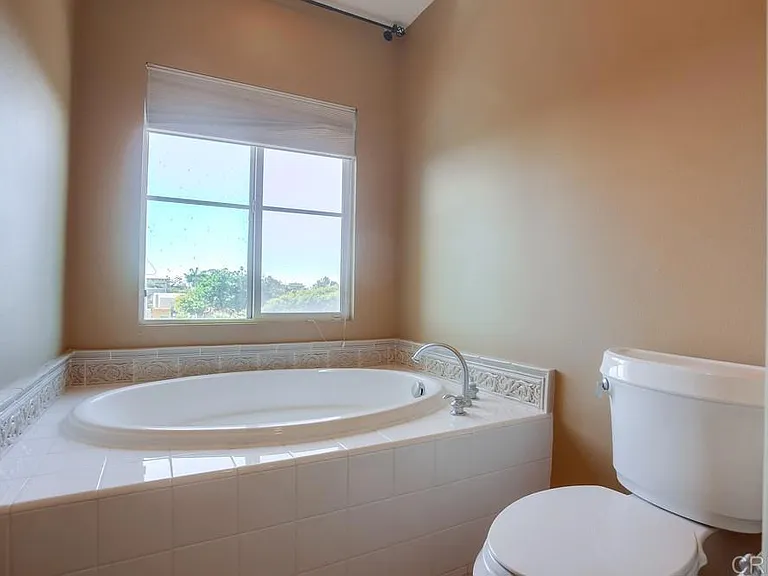 421 N Cedros Ave N — Photo 32
