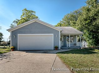320 E River St, Spring Lake, MI 49456