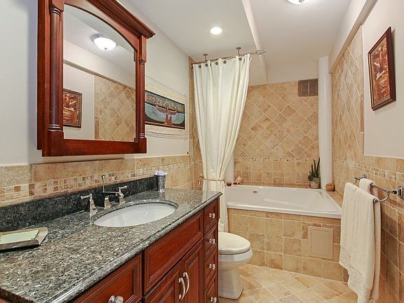 4th image of 36 Sutton Pl S APT 4E