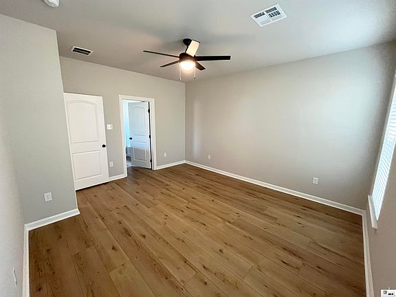 3rd image of 121 Dutchman Dr