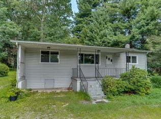2709 Old Spartanburg Rd, East Flat Rock, NC 28726