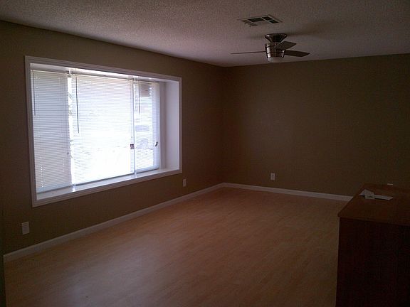 4th image of 212 Estella Ave