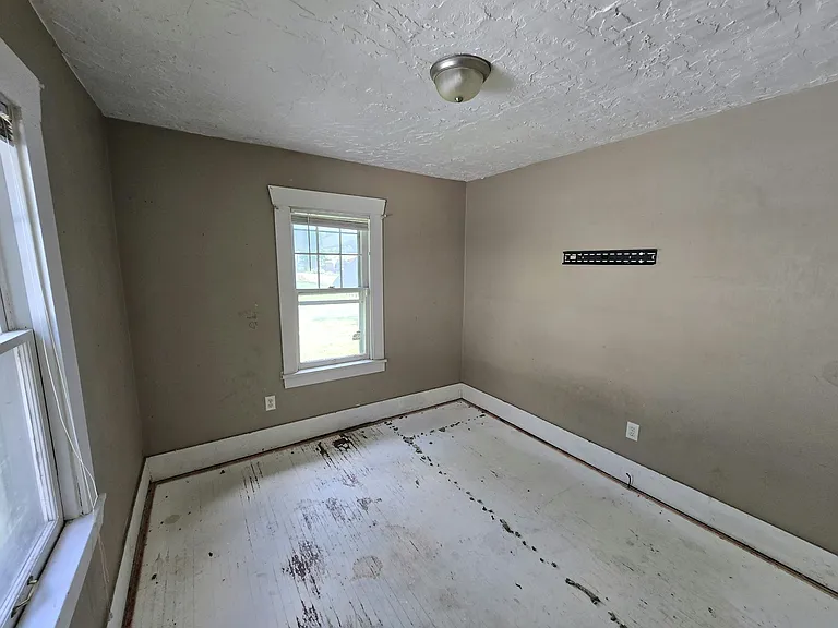 1363 E Johns Ave — Photo 11