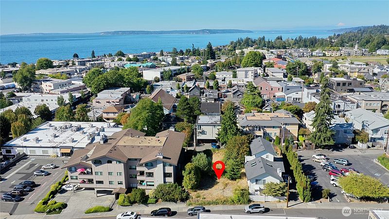 3rd image of 527 Maple Street