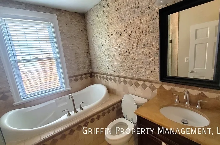 6302 7th St NW #1 — Photo 9