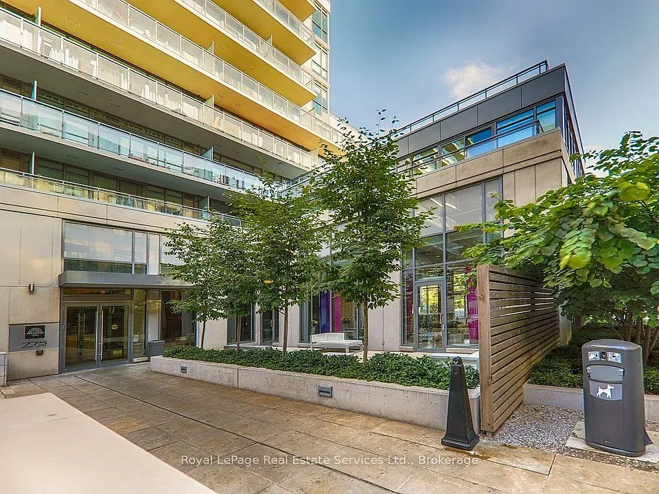 775 King St W #1006