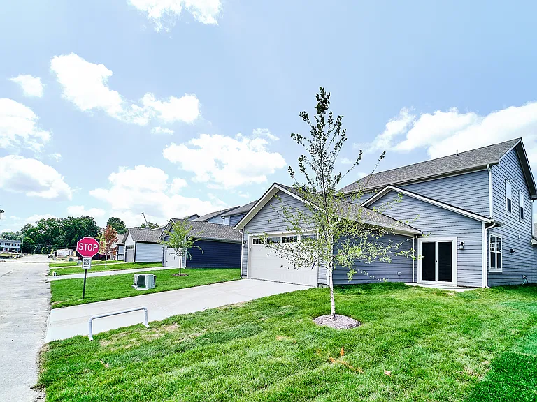 425 Eisenhower St — Photo 4
