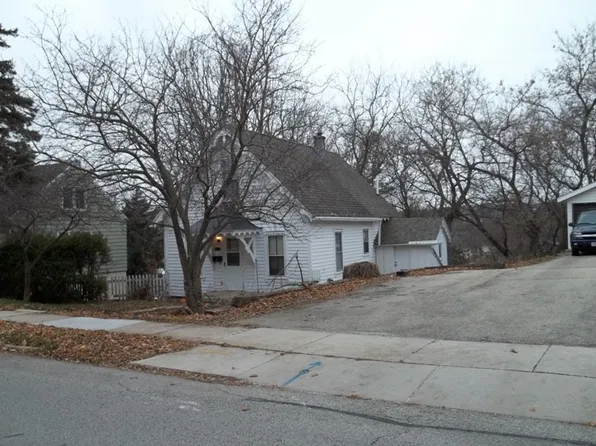 204 Fairview Dr, Plymouth, WI 53073