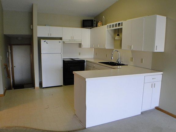 2nd image of 6089 Crystal Dr #8
