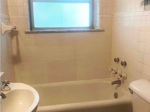 3rd image of 3304 Jefferson Ave APT 301